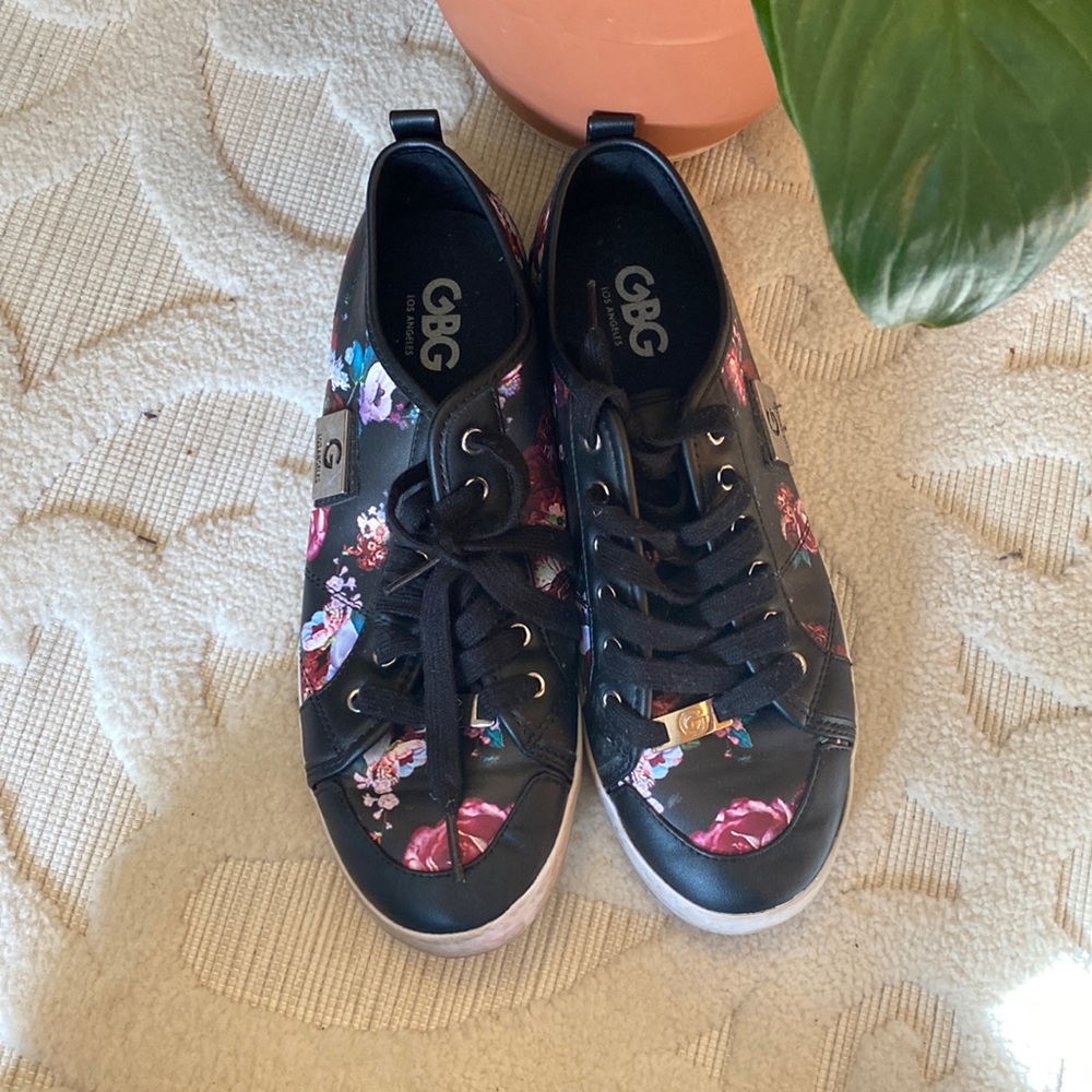 GBG Los Angeles floral sneakers